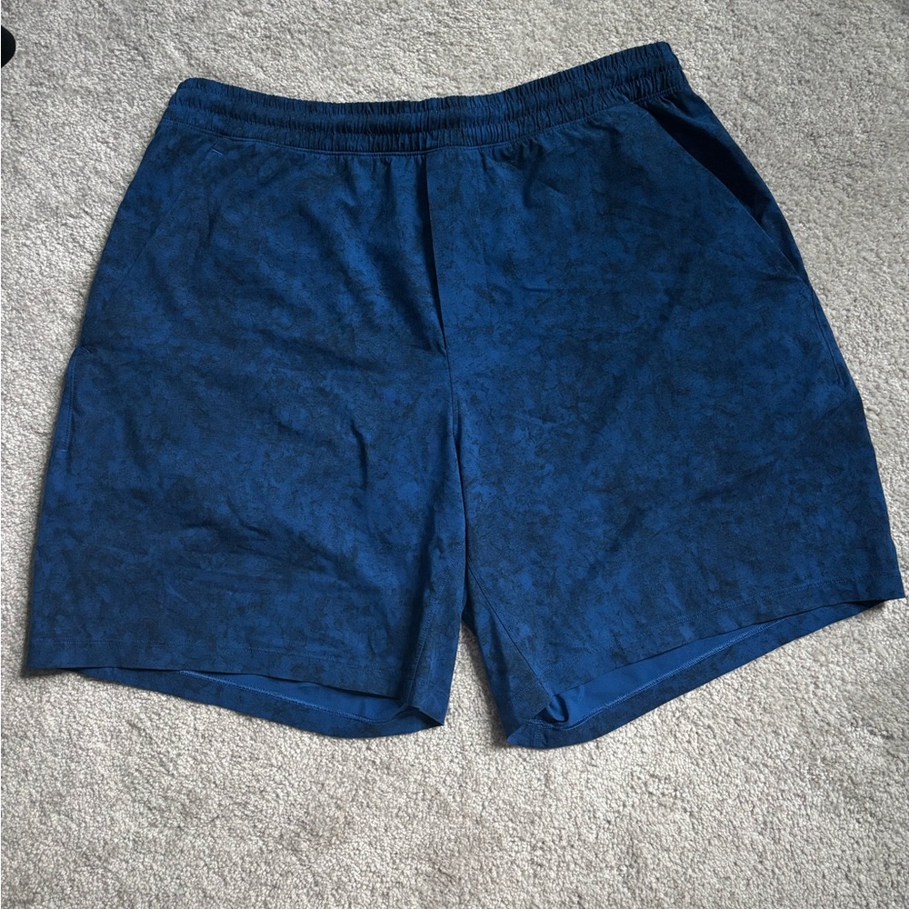 lululemon athletica Men's Blue Athletic Shorts-Size Large